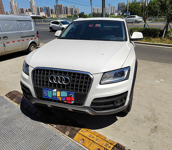 汽車(chē)擋風(fēng)玻璃上有劃痕怎么修復(fù)？