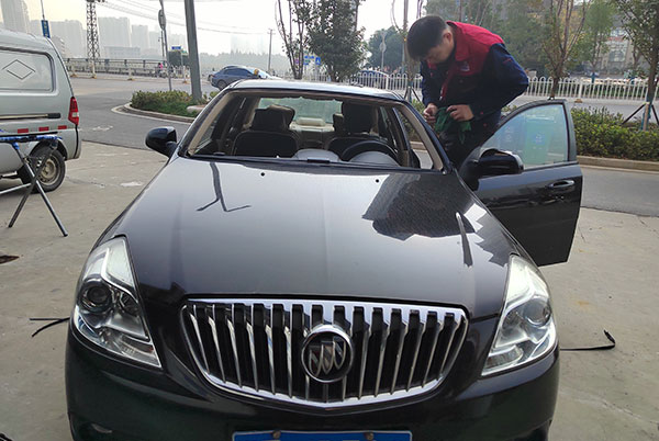 汽車玻璃更換