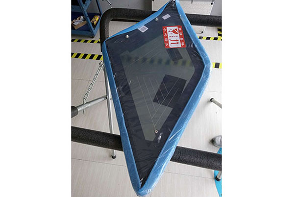 路虎攬勝尾側(cè)